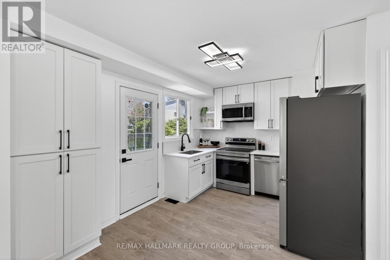 29664979/226-old-colony-road/glencairnhazeldean/ottawa/ontario/K2L1M7_17