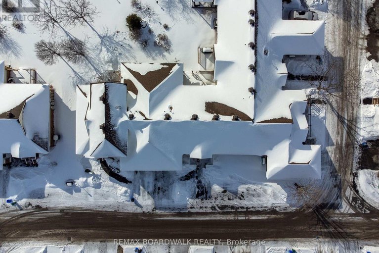 29301147/206-oak-leaf-private/richmond/ottawa/ontario/K0A2Z0_25