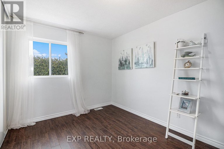 28612446/302-cote-royale-crescent/bilberry-creekqueenswood-heights/ottawa/ontario/K1E3L7_18