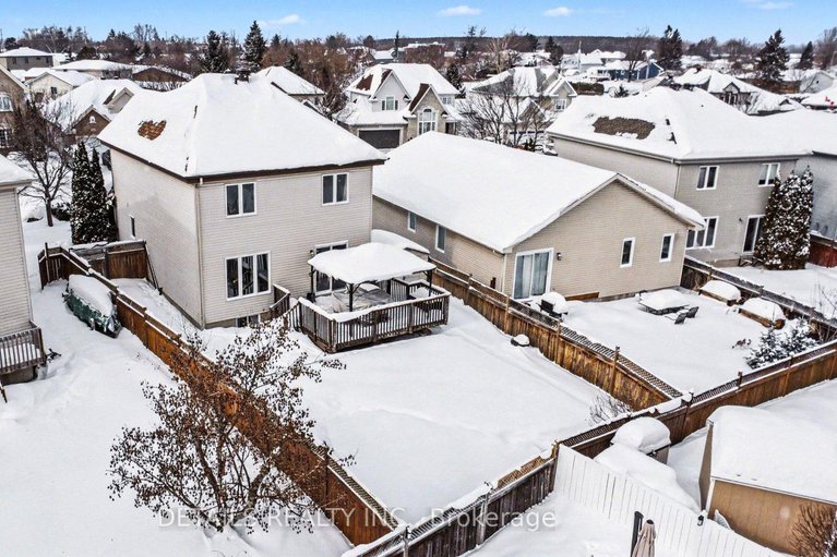 29360558/212-sandra-crescent/town-of-rockland/clarence-rockland/ontario/K4K1R9_27