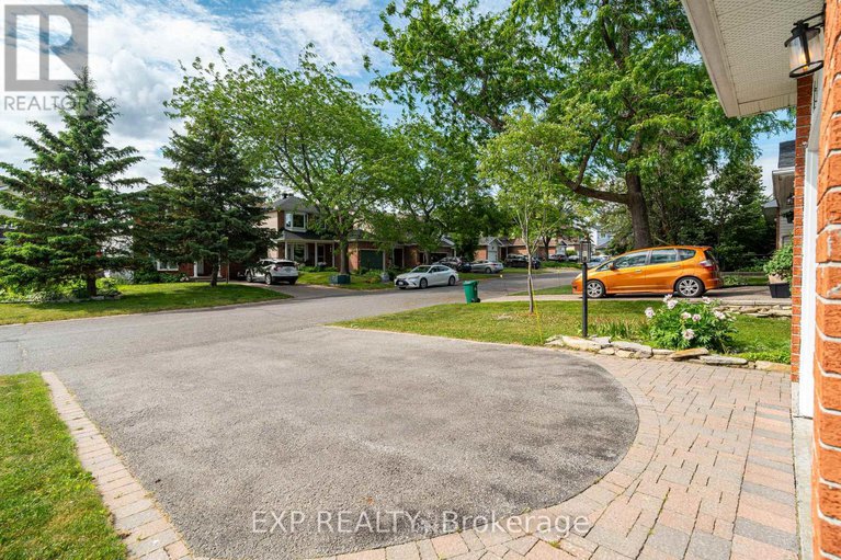 28595506/18-hawley-crescent/bridlewood/ottawa/ontario/K2M1T3_30