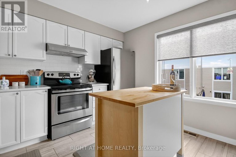 28913725/24-manhattan-crescent/central-park/ottawa/ontario/K2C4B4_15