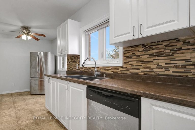 29602828/1563-thurlow-street/fallingbrookridgemount/ottawa/ontario/K4A2K6_10