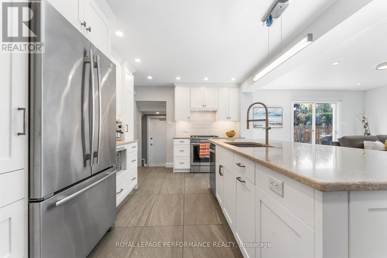28986696/3026-southmore-drive-e/riverside-park-south/ottawa/ontario/K1V6Z4_20