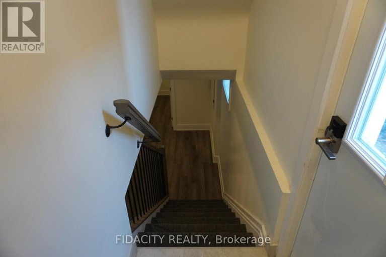 28516012/1030-maitland-avenue/braemar-park/ottawa/ontario/K2C2B6_25