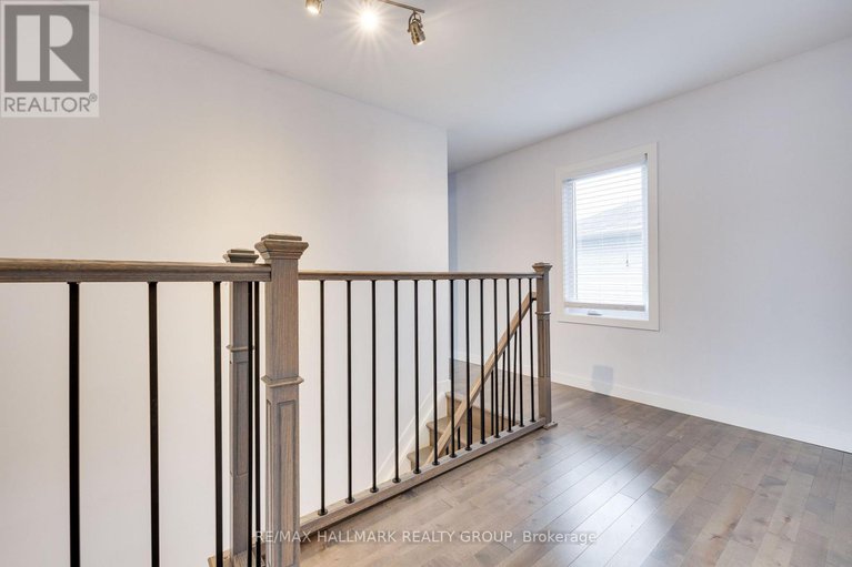 28765719/900-wingate-drive/elmvale-acresurbandale/ottawa/ontario/K1G1S5_18