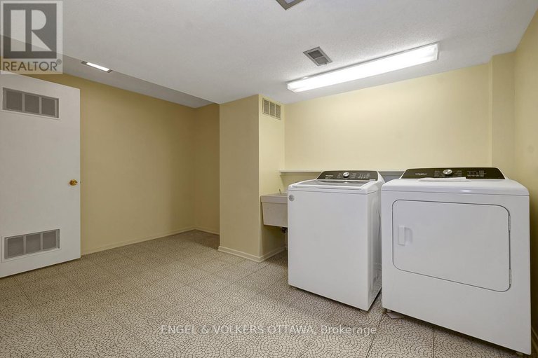 29078631/68-1947-stonehenge-crescent/pineview/ottawa/ontario/K1B4N7_28