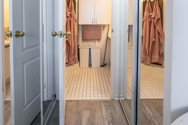 29636684/1007-2759-carousel-crescent/emerald-woodssawmill-creek/ottawa/ontario/K1T2N5_27