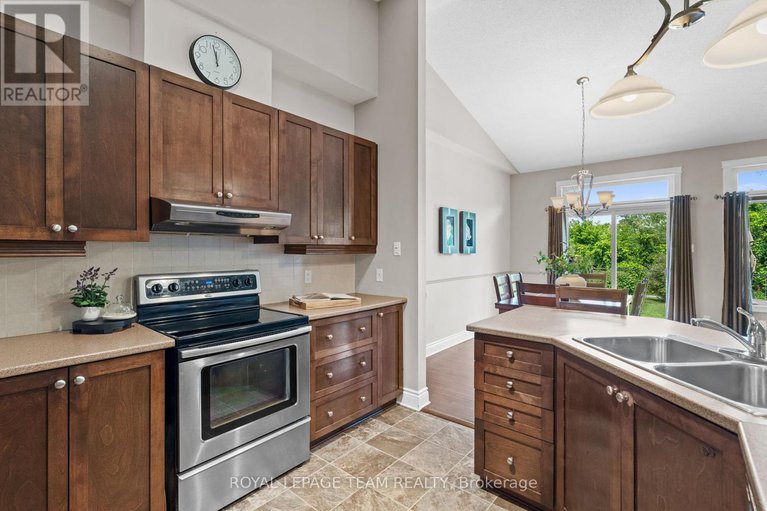 28746377/920-burwash-landing-bay/morgans-grantsouth-march/ottawa/ontario/K2W0C8_14