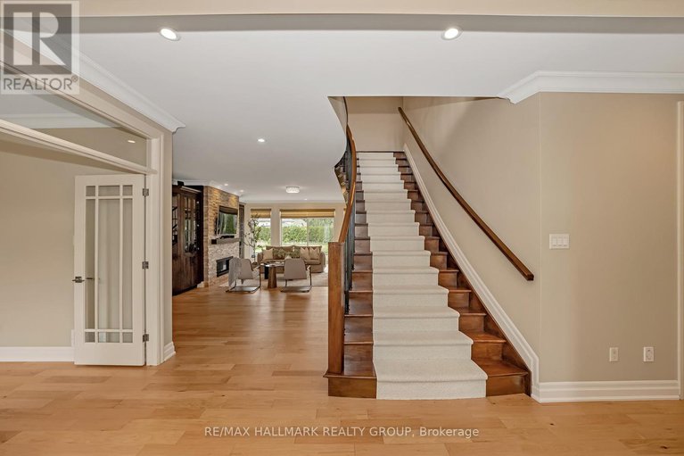 28423041/5813-red-castle-ridge/manotick-east-to-manotick-station/ottawa/ontario/K4M0A4_5