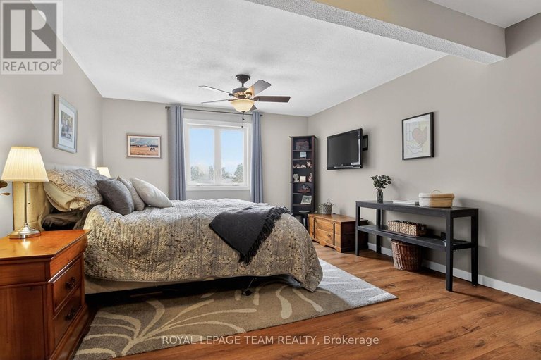 29556063/44-ballantrae-way/glencairnhazeldean/ottawa/ontario/K2L1N5_14