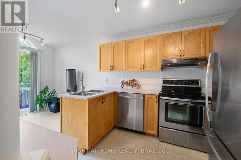 28515655/77-flowertree-crescent/emerald-meadowstrailwest/ottawa/ontario/K2M2R7_15