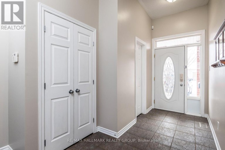 29569375/266-horseshoe-crescent/stittsville-north/ottawa/ontario/K2S0B7_4