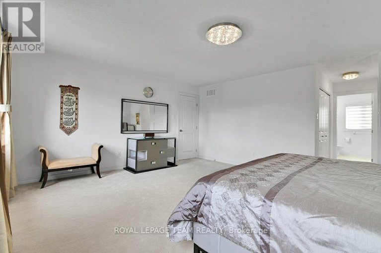 28330795/130-winterhaven-drive/mer-bleuebradley-estatesanderson-park/ottawa/ontario/K1W0H4_18