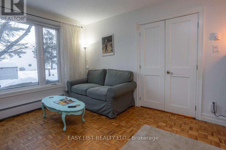 29386646/73-hobart-crescent/sheahan-estatestrend-village/ottawa/ontario/K2H5S3_19