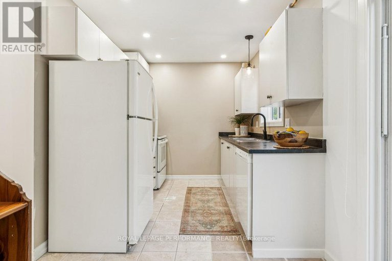 28749249/68-1732-shamandura-lane/orleanssunridge/ottawa/ontario/K1C6Z9_21