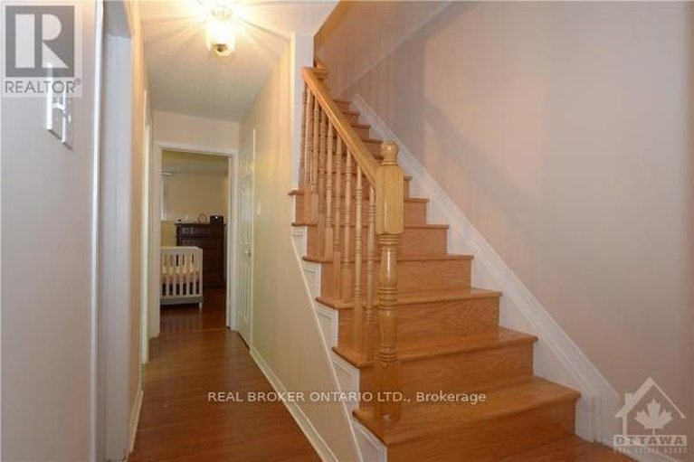 28410875/123-briston-private/hunt-club-park/ottawa/ontario/K1G5R1_9