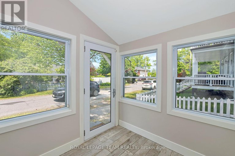 28410245/2748-rowatt-street/britannia/ottawa/ontario/K2B6N9_5