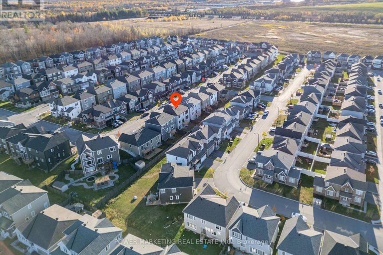 29243539/228-appalachian-circle/half-moon-bay/ottawa/ontario/K2J6X4_35