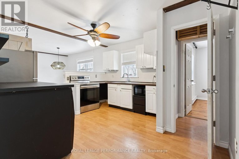 29513400/121-elizabeth-street/pakenham/mississippi-mills/ontario/K0A2X0_10