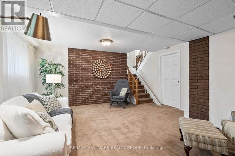 28581725/2143-hubbard-crescent/beacon-hill-north/ottawa/ontario/K1J6L3_20