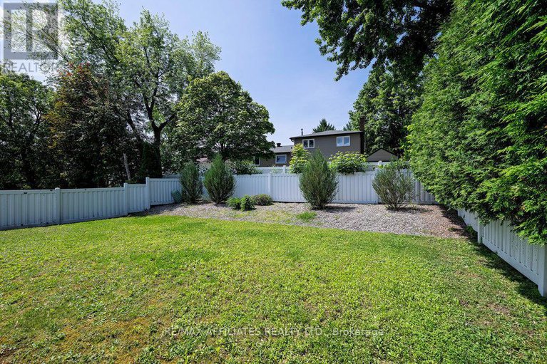 28586266/22-red-maple-crescent/blackburn-hamlet/ottawa/ontario/K1B3Z4_32