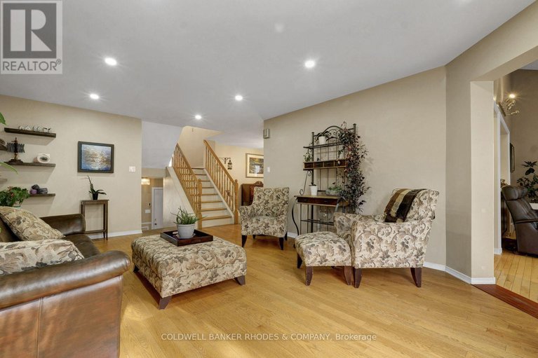 29023434/12-bramblegrove-crescent/hunt-club-parkgreenboro/ottawa/ontario/K1T3G3_8