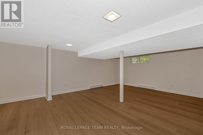 28624547/1825-yale-avenue/urbandale-acres/ottawa/ontario/K1H6S3_39