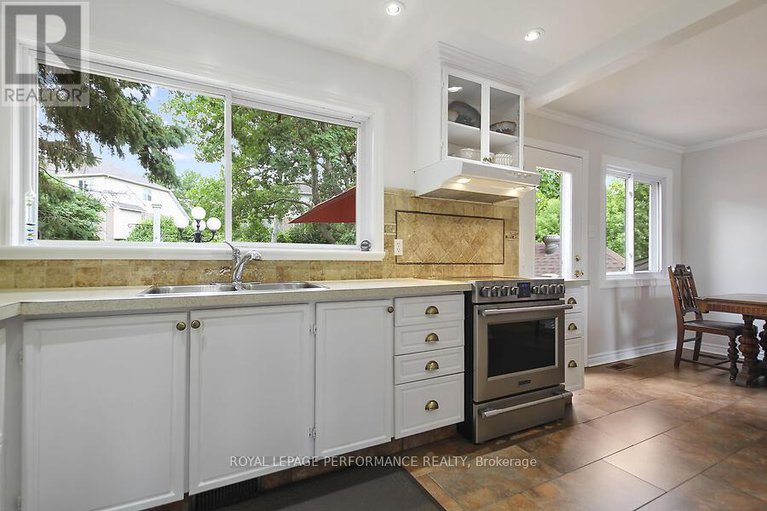 28628194/141-abbotsford-road/glencairnhazeldean/ottawa/ontario/K2L1C6_13