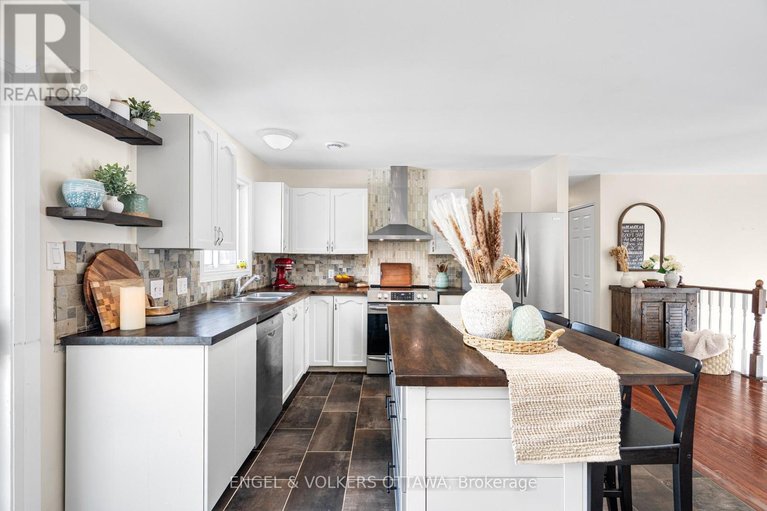 29561777/2437-henri-menard-court/clarencerockland-twp/clarence-rockland/ontario/K0A2A0_10