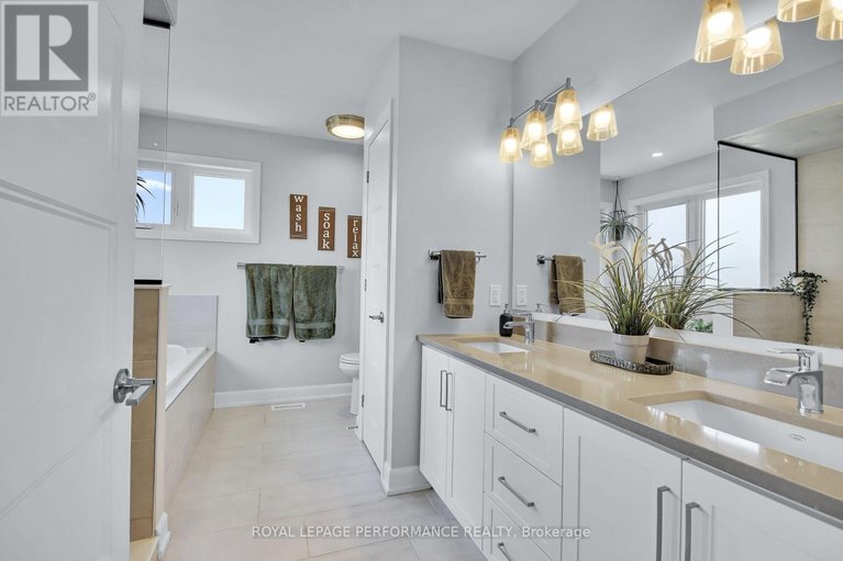 29689820/643-parkview-terrace/village-of-russell/russell/ontario/K4R0C6_17