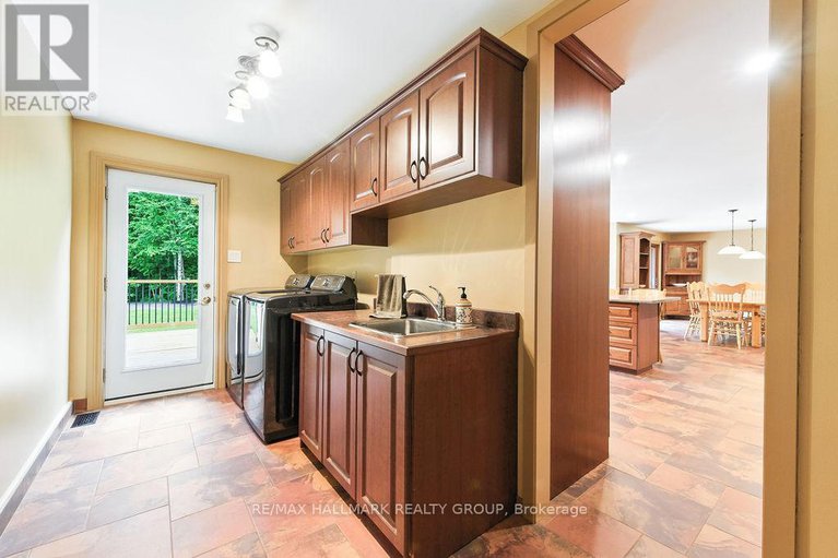 28550046/206-deerwood-drive/fitzroy-ward-south-west/ottawa/ontario/K0A2H0_12