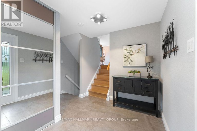 28907576/1570-marcoux-drive/bilberry-creekqueenswood-heights/ottawa/ontario/K1E2J9_5