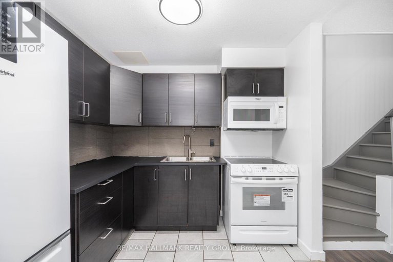 28819608/m-15-banner-road/sheahan-estatestrend-village/ottawa/ontario/K2H8T3_13