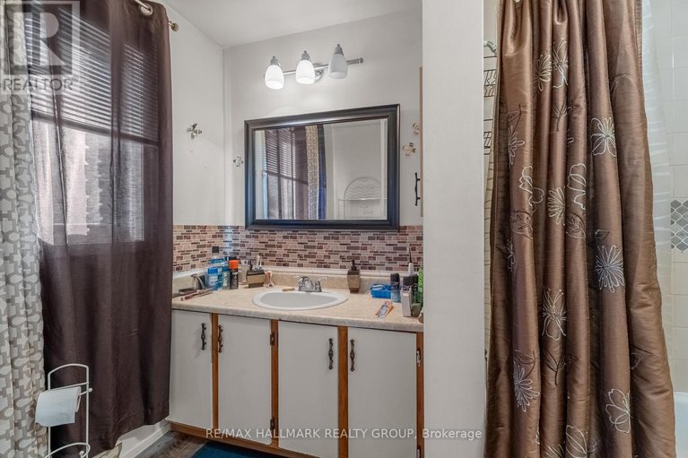 28655529/2784-leonard-street/town-of-rockland/clarence-rockland/ontario/K4K1A4_17