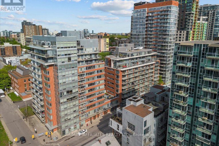28155411/201-180-york-street/lower-townbyward-market/ottawa/ontario/K1N1J6_44