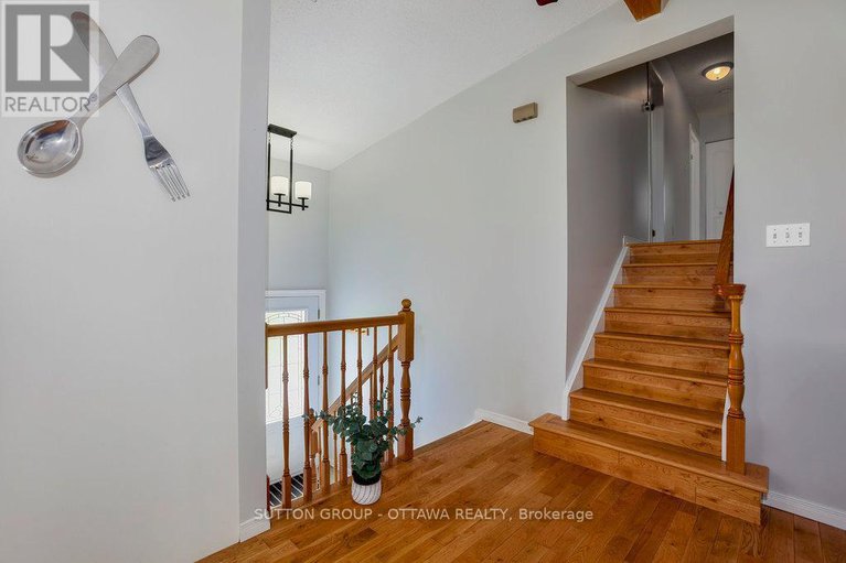 28548965/223-des-outaouais-street/town-of-rockland/clarence-rockland/ontario/K4K1G2_6