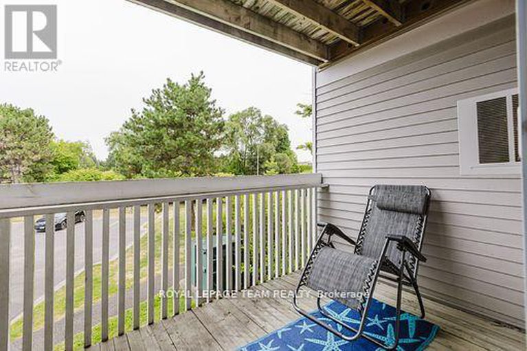 29135886/210-212-viewmount-drive/borden-farmstewart-farmcarleton-heightsparkwood-hills/ottawa/ontario/K2E7X2_24