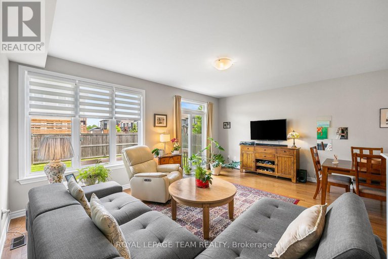 28396452/844-cedar-creek-drive/blossom-parkkemp-parkfindlay-creek/ottawa/ontario/K1T0B3_13