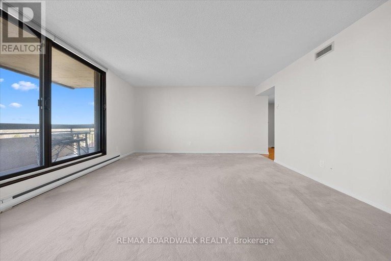 29678878/702-20-the-driveway-drive/ottawa-centregolden-triangle/ottawa/ontario/K2P1C8_14