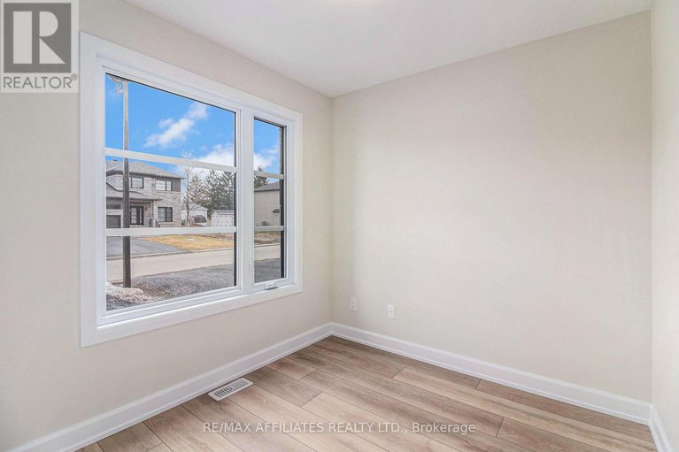 28906373/615-geneva-crescent/embrun/russell/ontario/K0A1W0_13