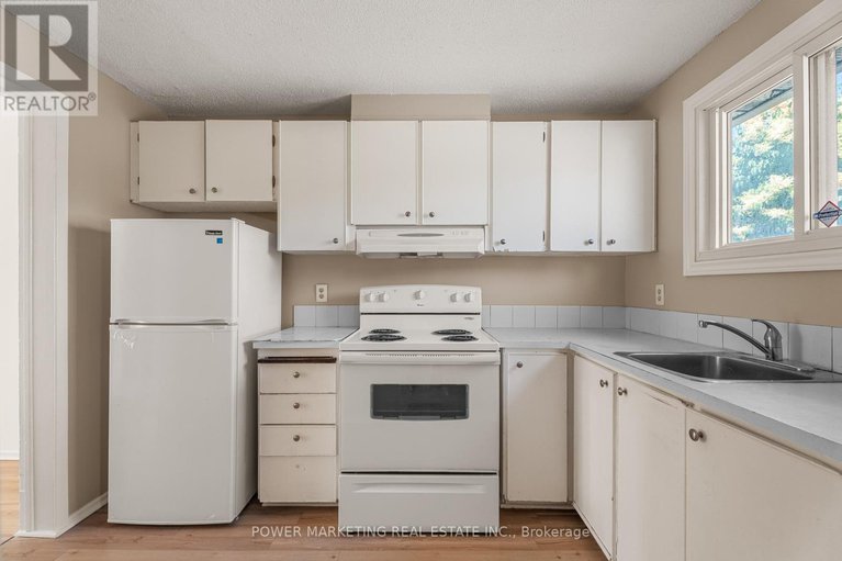 28515653/1280-bethamy-lane/beacon-hill-south/ottawa/ontario/K1J8P3_7
