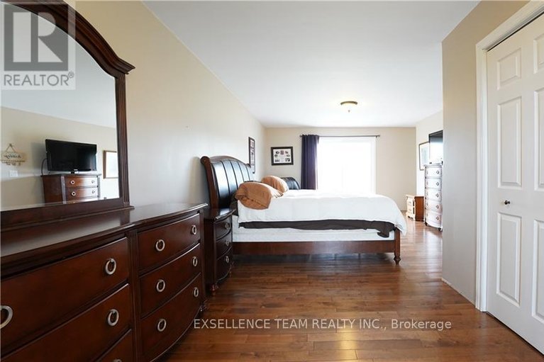 25566557/19100-kenyon-conc-rd-7-road/north-glengarry-kenyon-twp/north-glengarry/ontario/K0C1A0_24