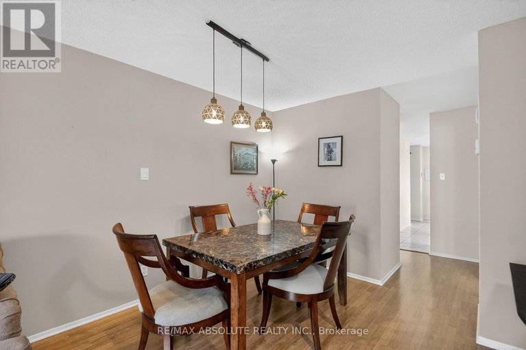 29476159/231-harriot-private/hunt-club-parkgreenboro/ottawa/ontario/K1T3E1_7