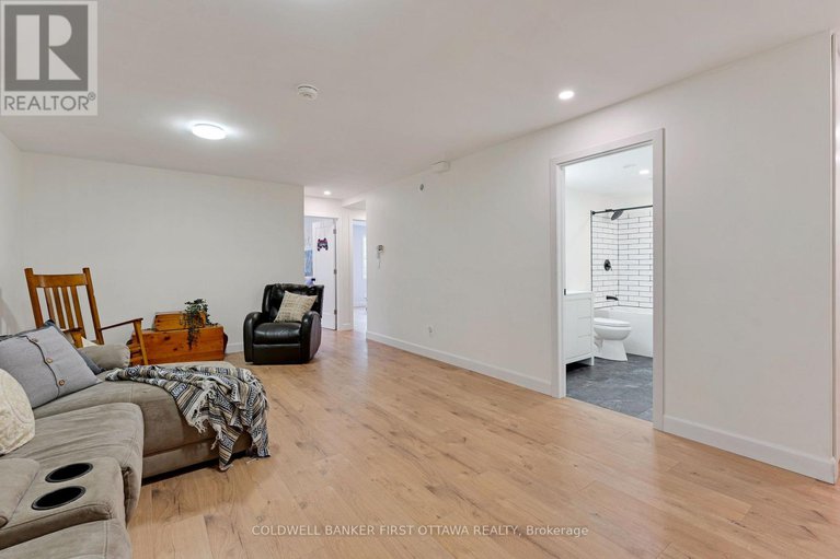 29065809/946-french-line-road/lanark-highlands-darling-twp/lanark-highlands/ontario/K0G1K0_24