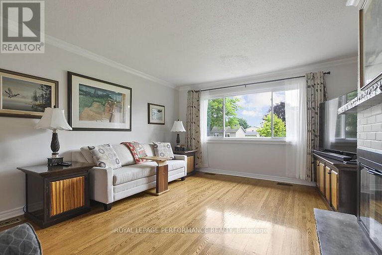 28628194/141-abbotsford-road/glencairnhazeldean/ottawa/ontario/K2L1C6_6