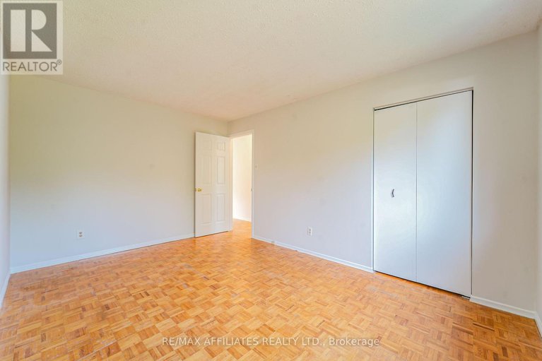 28708608/208-old-colony-road-e/glencairnhazeldean/ottawa/ontario/K2L1M7_16