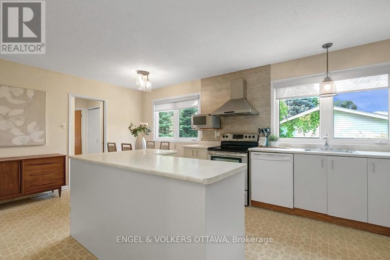 29036505/29-qualicum-street/bruce-farmgraham-parkqualicumbellands/ottawa/ontario/K2H7H1_18