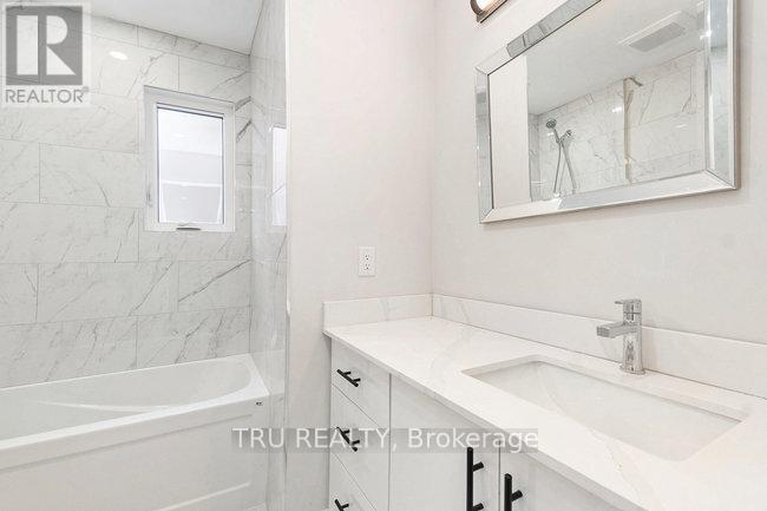 28740163/39-sunnycrest-drive/city-viewskylinefisher-heightsparkwood-hills/ottawa/ontario/K2E5Y4_16