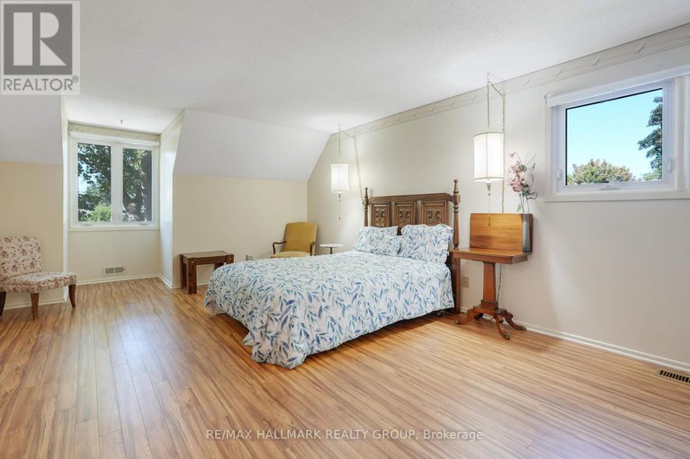 28869617/1-northview-road/city-viewskylinefisher-heightsparkwood-hills/ottawa/ontario/K2E6A6_21